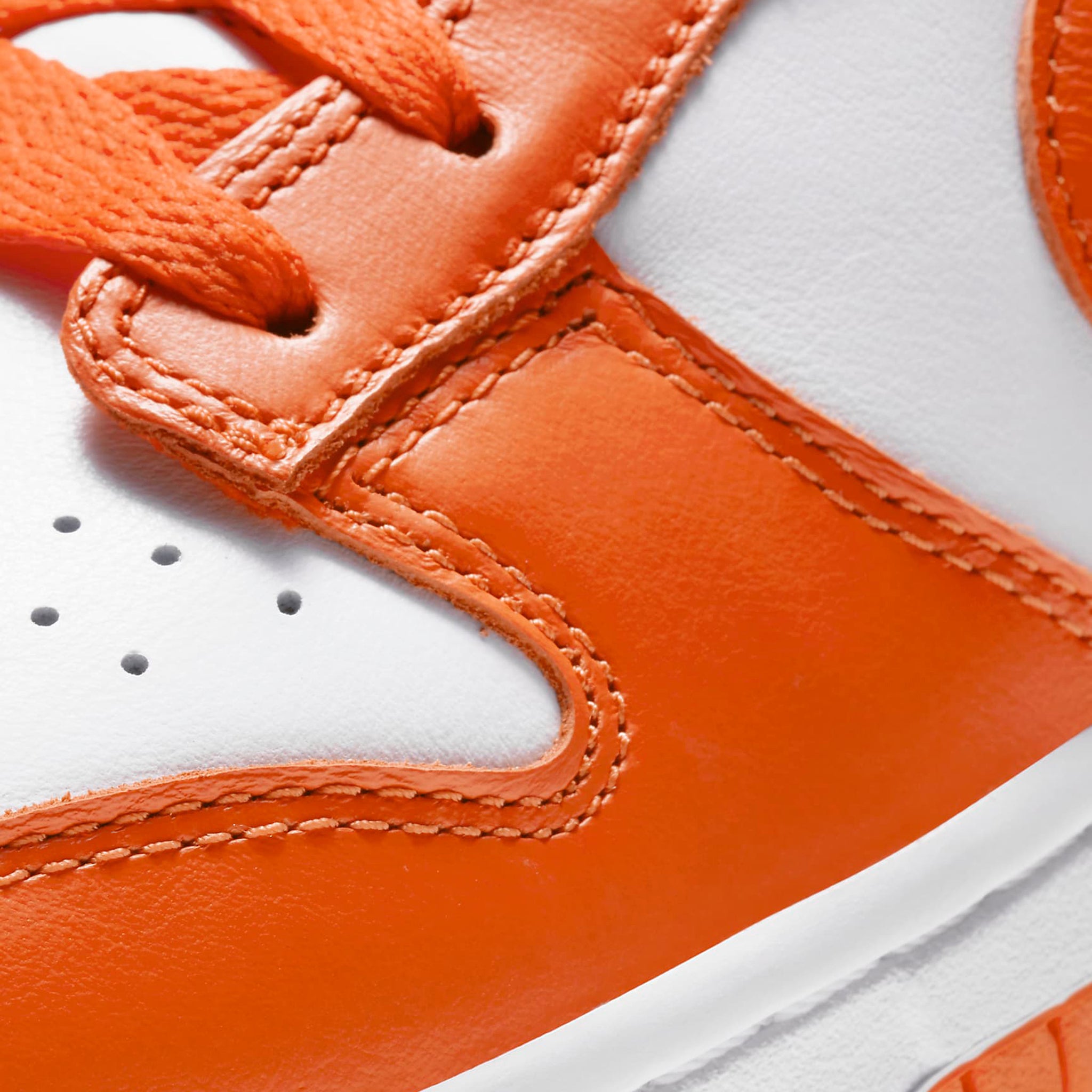 Toe box view of Nike Dunk Low Syracuse (2020/2022) CU1726-101